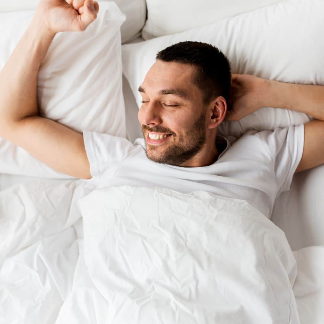 Man ligt in Beter Bed boxspring