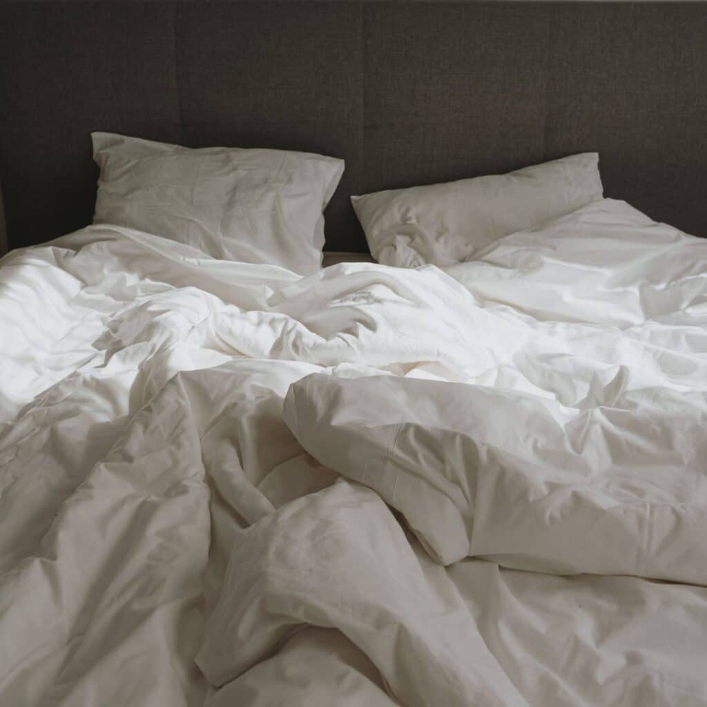 Onopgemaakt bed