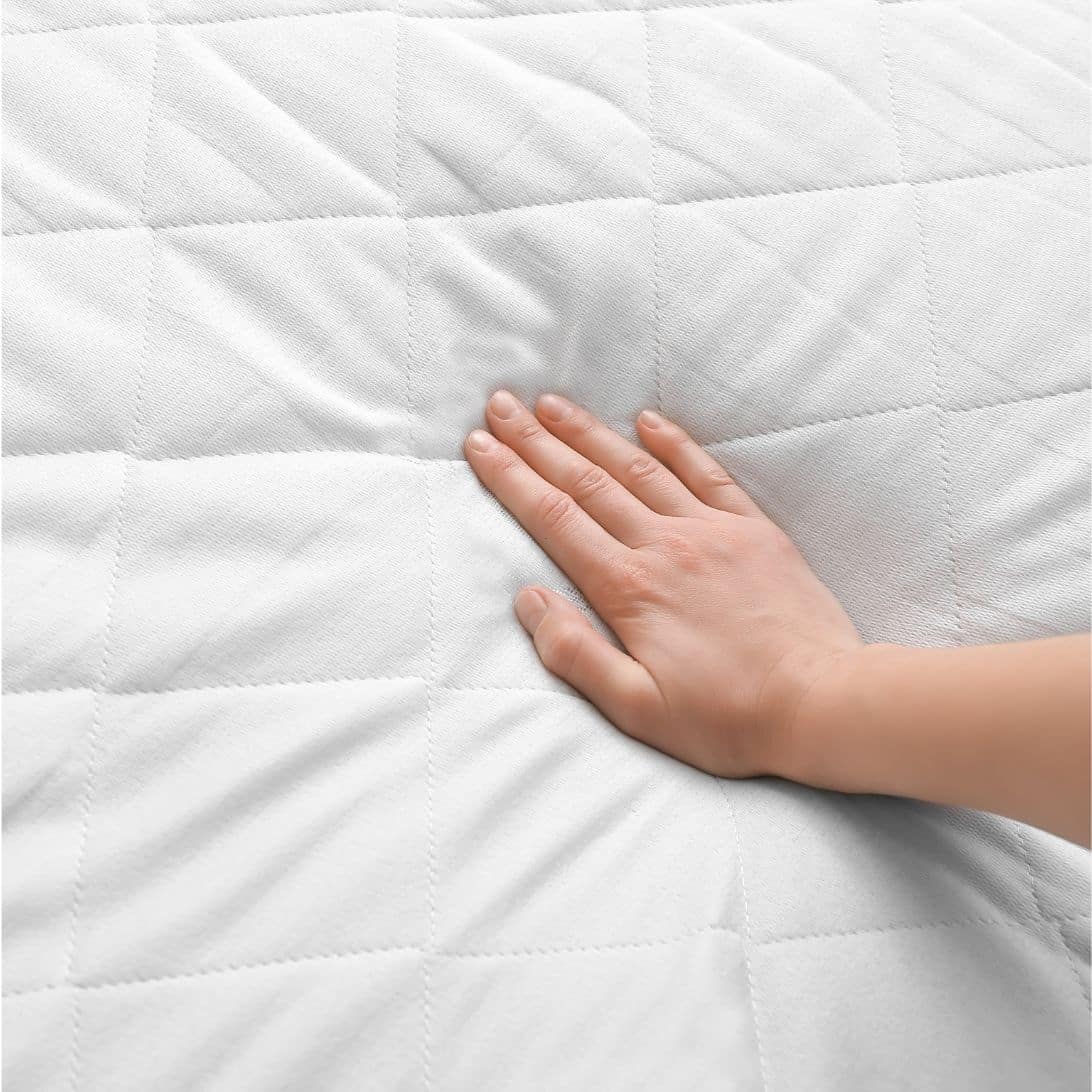 Hand drukt juiste orthopedische matras in