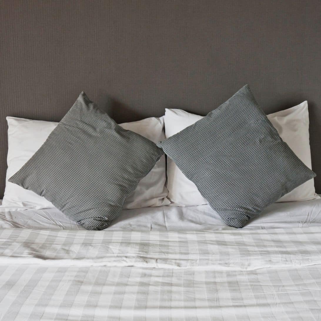 Bed met matras 140 x 200 centimeter