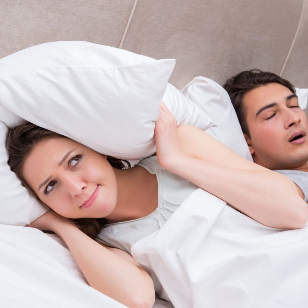 man en vrouw snurken