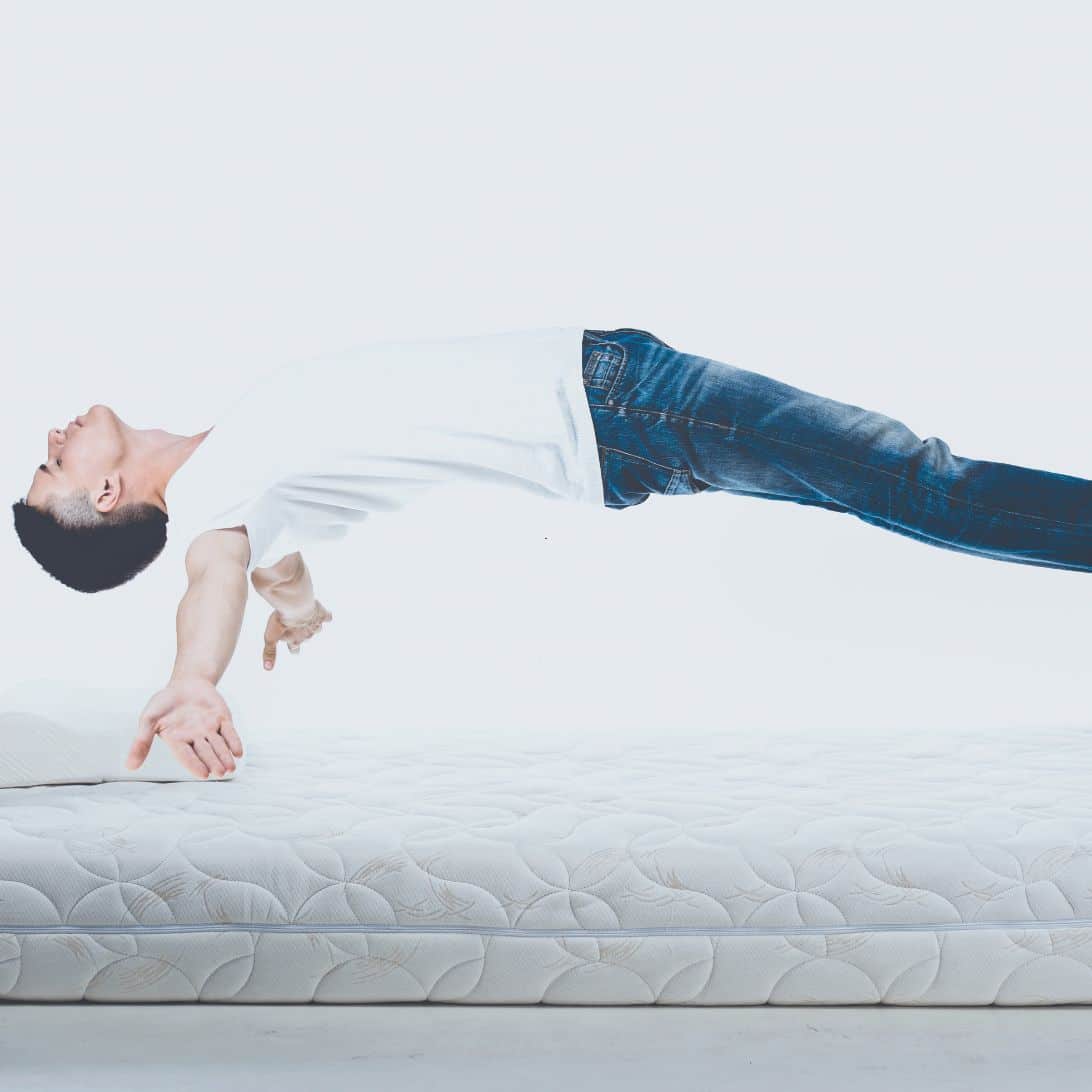 Man zweeft boven matras: welk matras past bij hem?